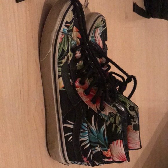 Vans - Picture 2 of 5